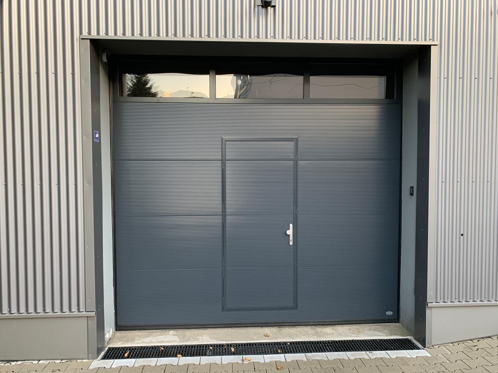 Lagerbox Am Weinhaus 9, 40882 Ratingen, Tor zur Lagerhalle